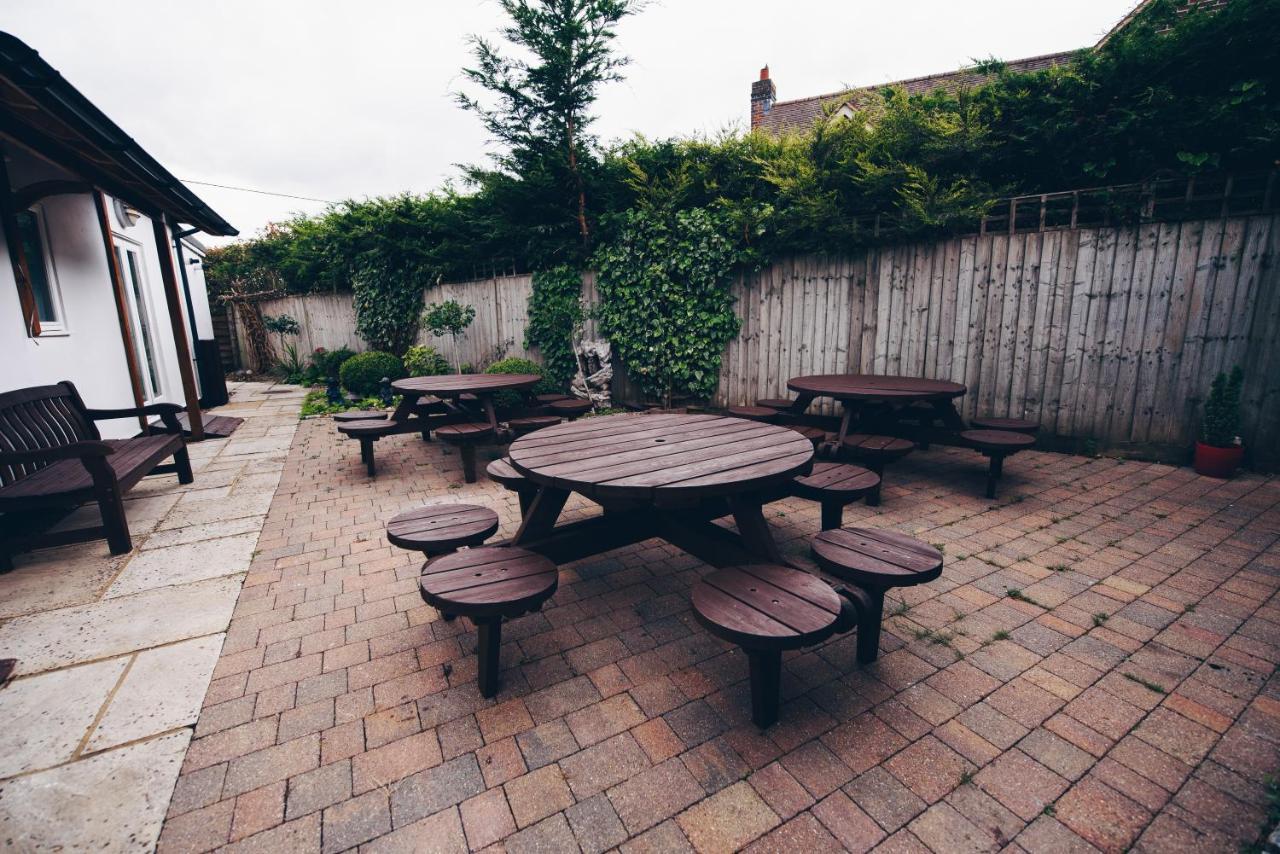 Fox Country Inn High Wycombe Bagian luar foto